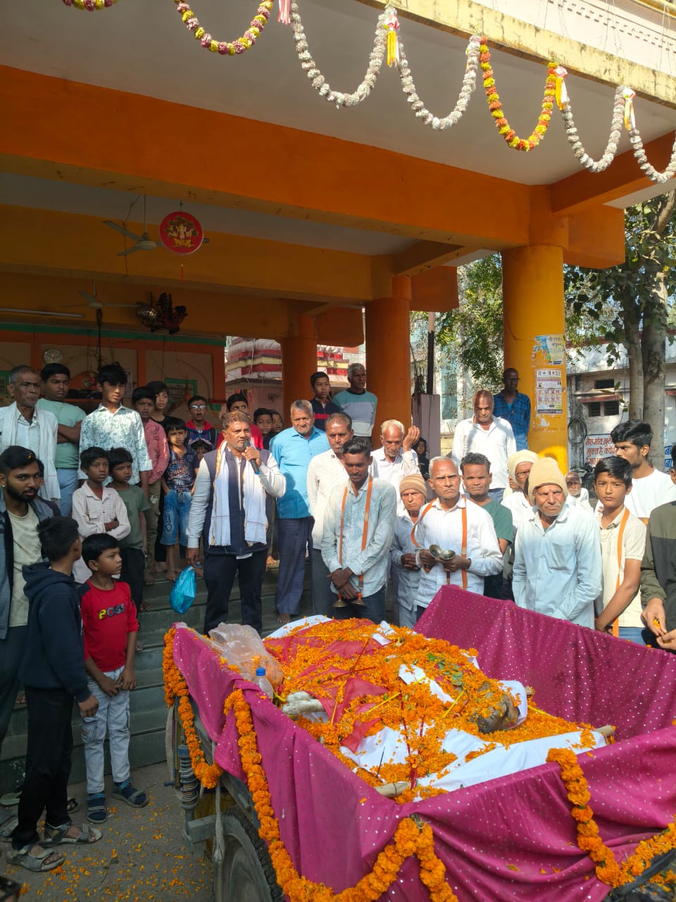 Burhanpur villagers pet dog grief