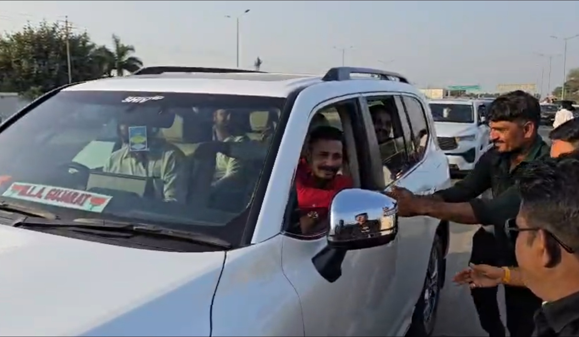 દિવ્યેશ સોલંકી 200થી ગાડીઓના કાફલા સાથે બગદાણા પહોંચ્યા