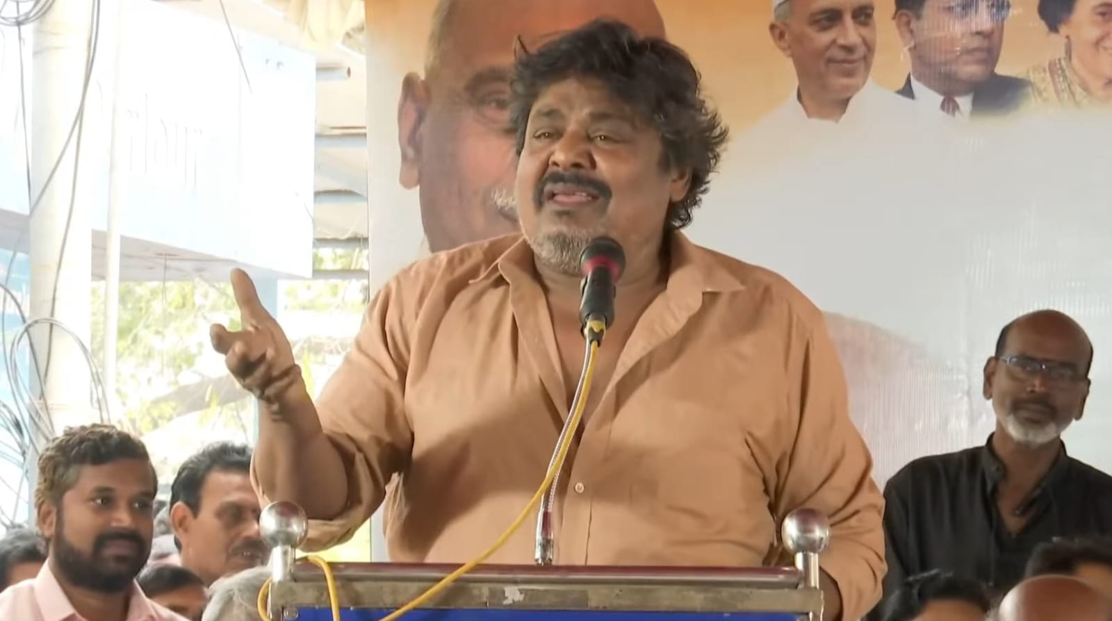 போராட்டத்தில் உரையாற்றிய மன்சூர் அலிகான்