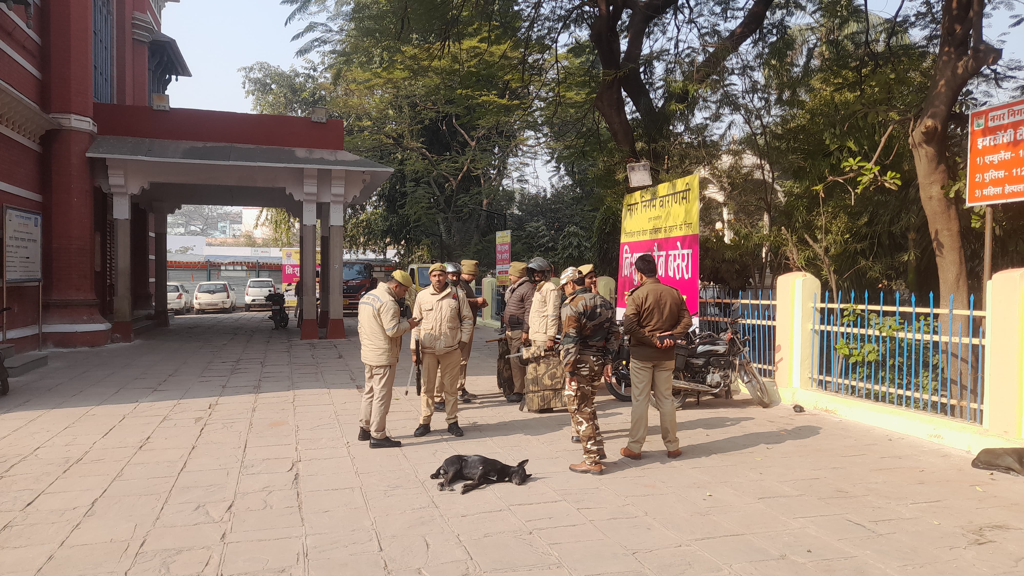 कांग्रेस प्रदर्शन को देखते हुए तैनात पुलिस फोर्स.