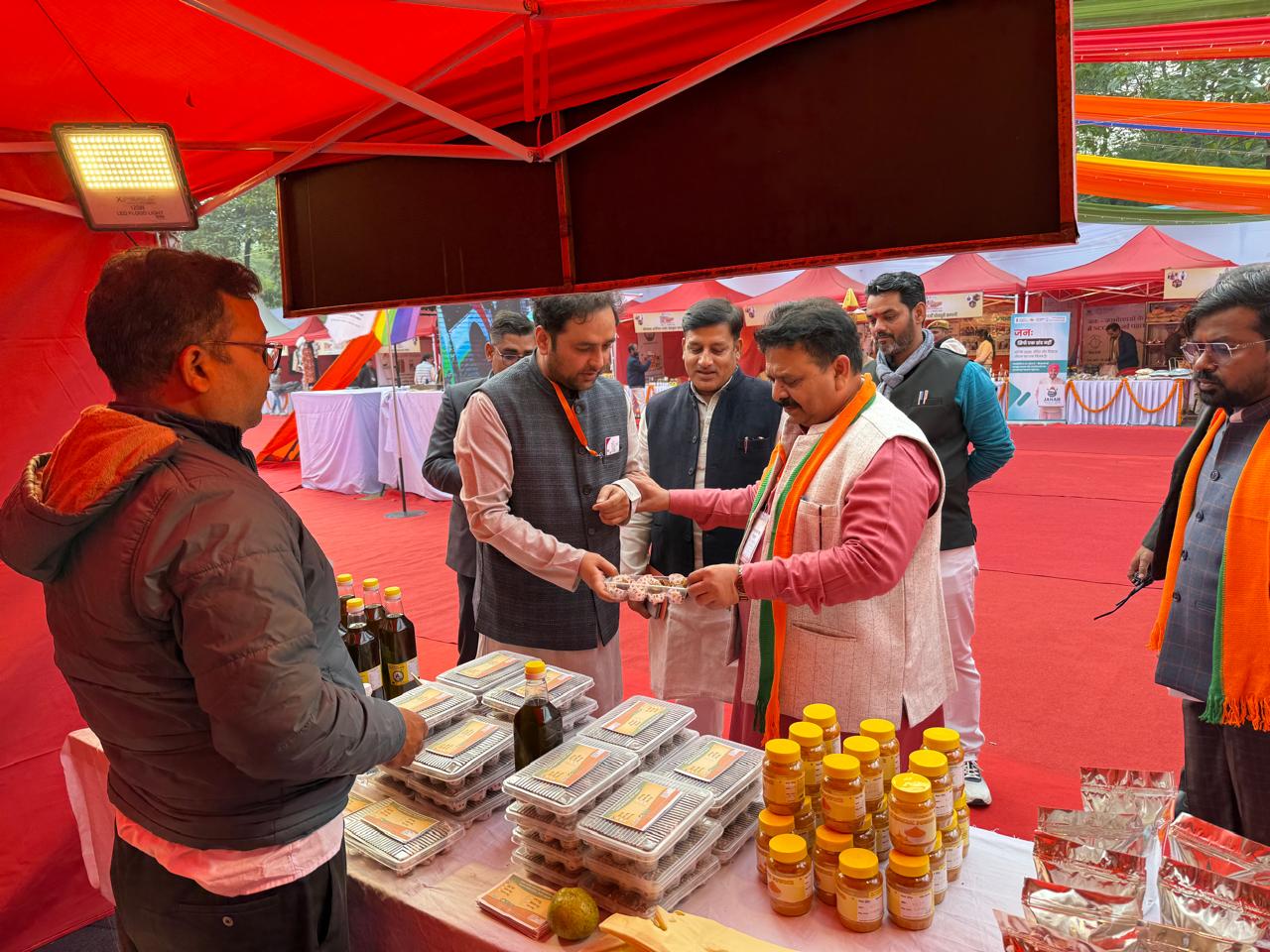 स्टाल पर बिकते श्री अन्न के उत्पाद.