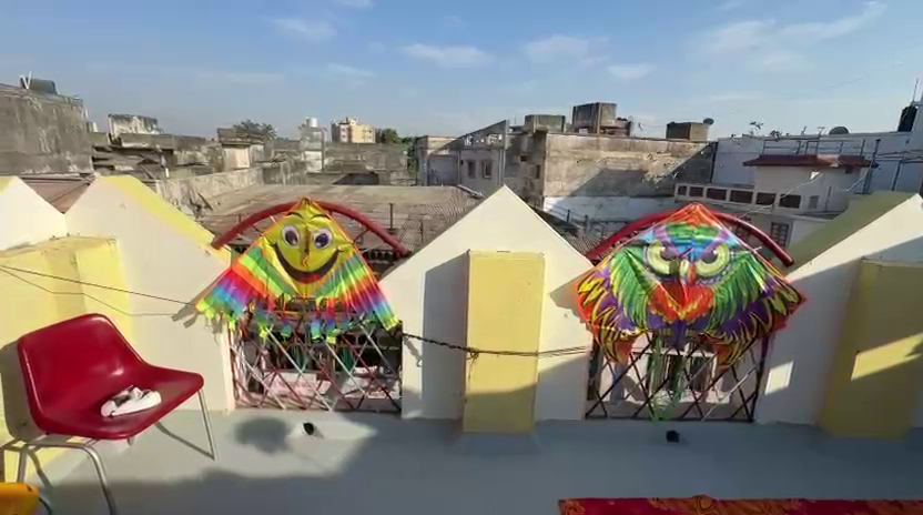 બહારના પોશ વિસ્તારમાંથી, કોર્પોરેટ ગ્રુપ અહીં આવે છે, NRI આવે છે.