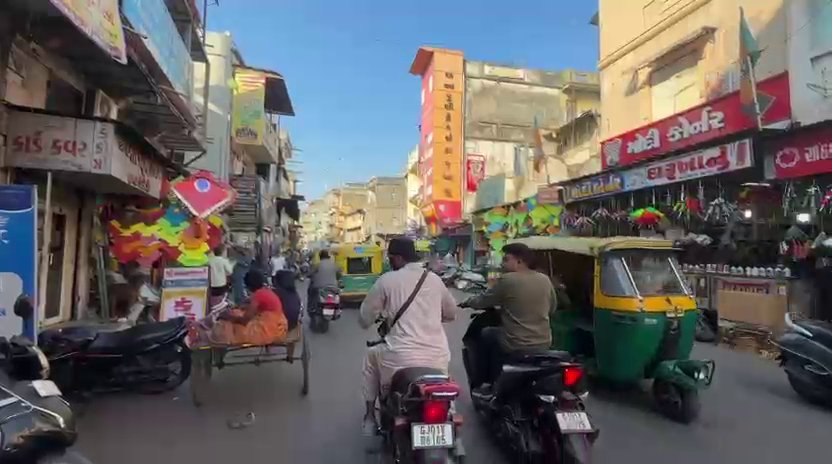 ઉત્તરાયણમાં પોળના ધાબે પતંગ ચગાવવાનો ટ્રેન્ડ