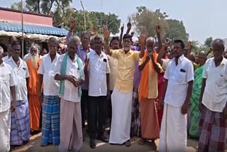 போராட்டம் நடத்திய கிராம மக்கள்