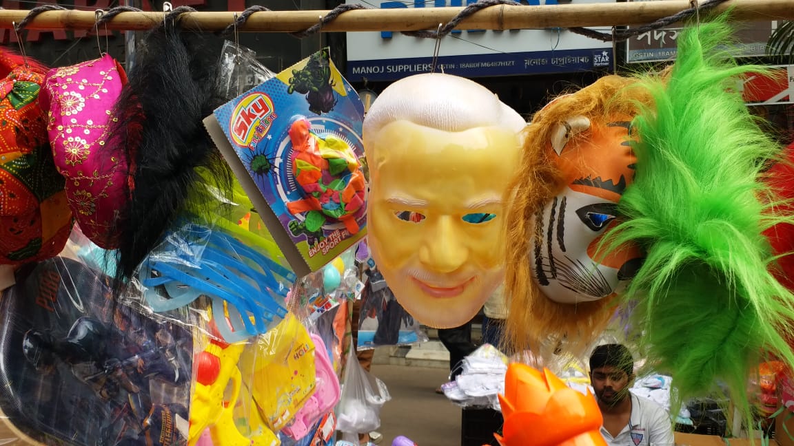 Modi Mask In Holi Market