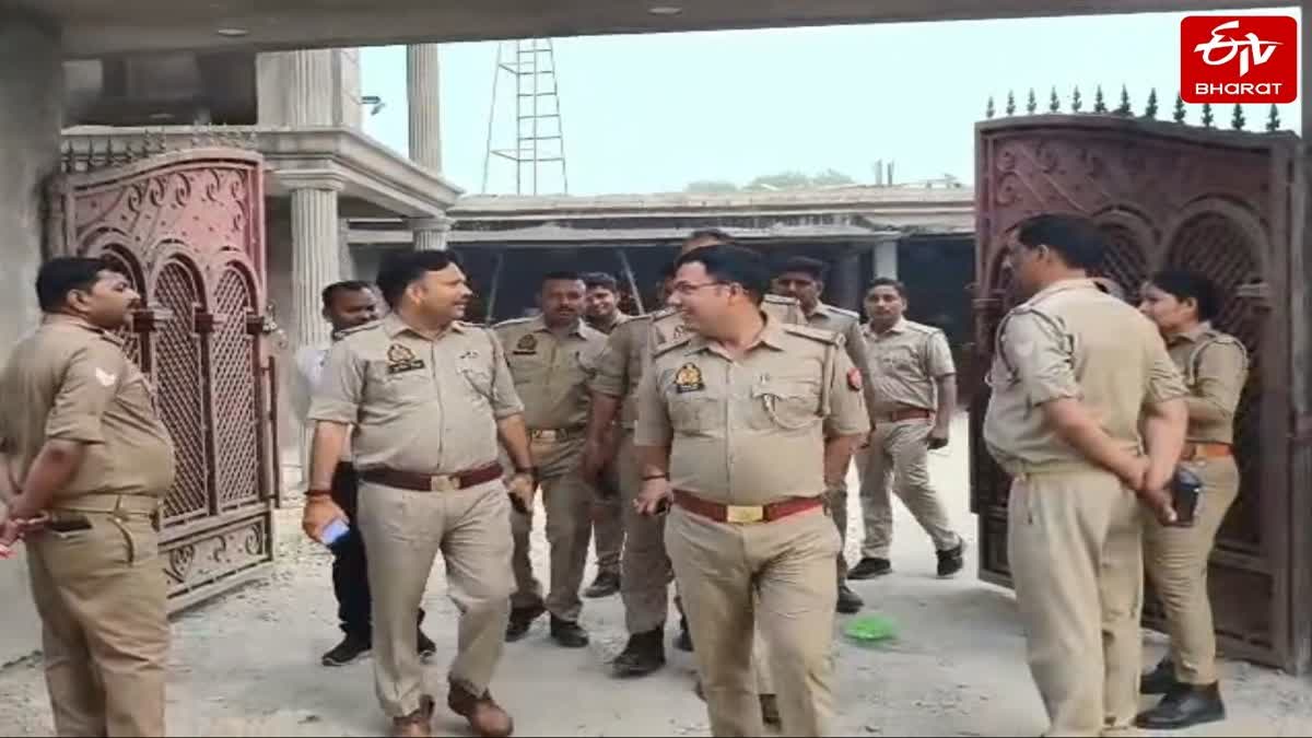 धर्मांतरण केस के मुख्य आरोपी इमरान के घर पहुंची पुलिस टीम.