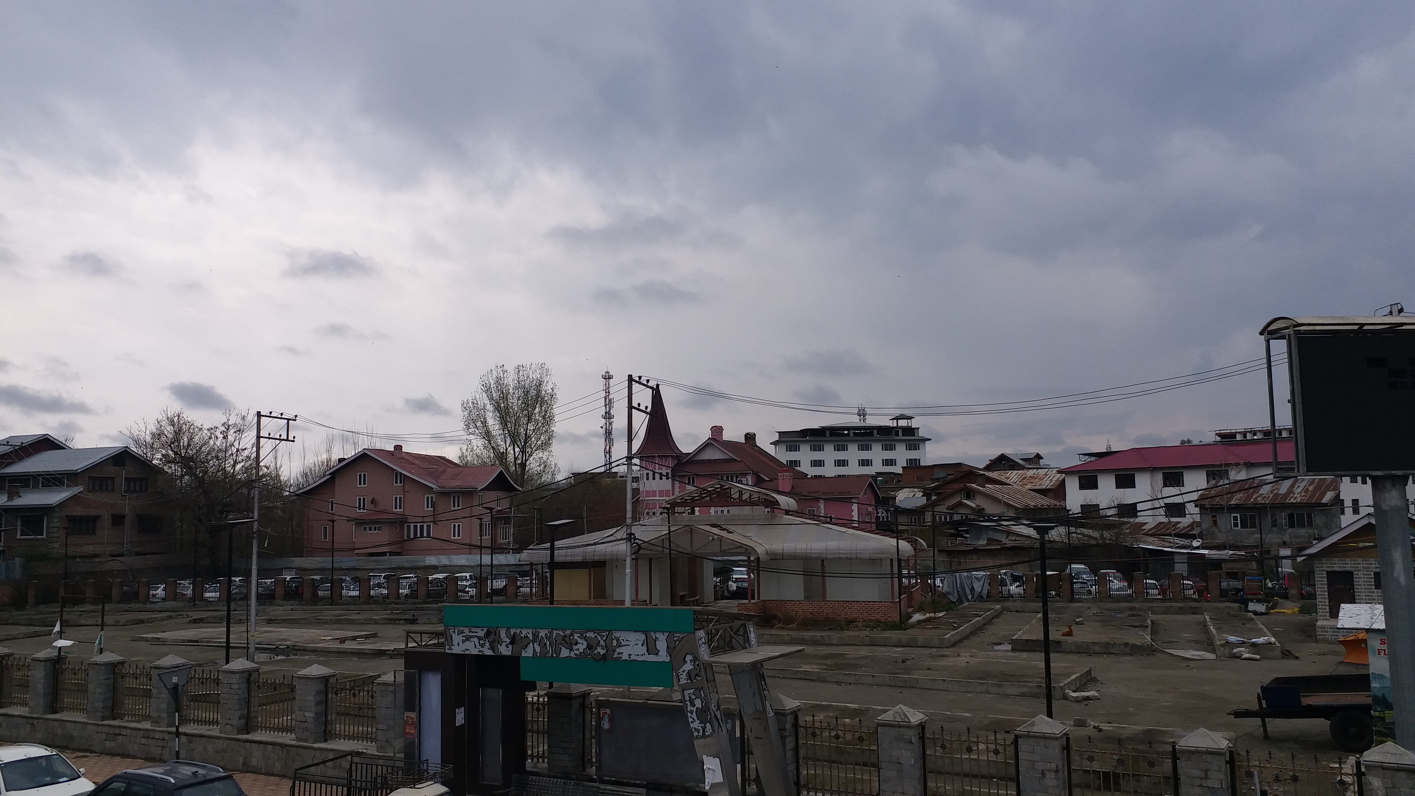Smart City Vending Zone empty after kiosks were removed by Srinagar Municipal Corporation
