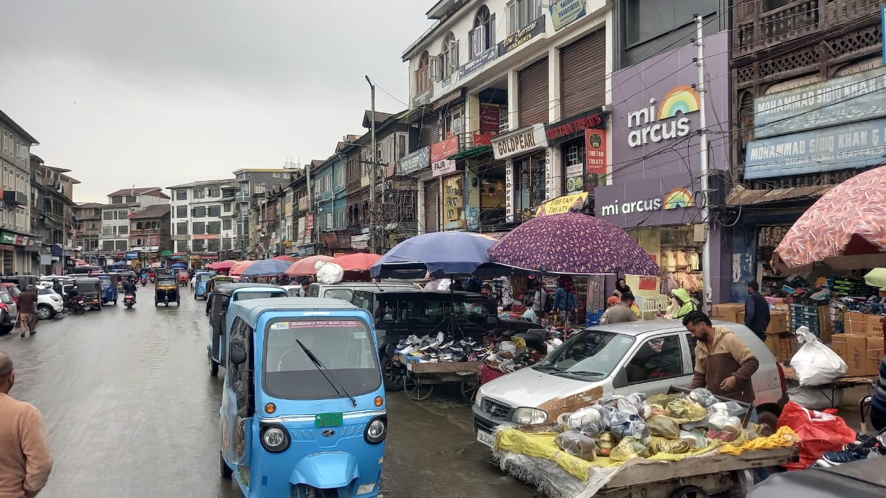 Street vendors at Srinagar's Hari Singh High Street