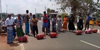 சமையல் எரிவாயு தாமத்தால் பொதுமக்கள் சாலை மறியல் போராட்டம்