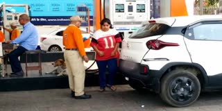 टैंक फुल कराने वाले लोगों की संख्या बढ़ी