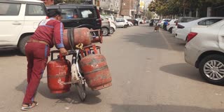 جموں میں مقررہ وقفہ نہ ہونے پر صارفین گیس سے محروم