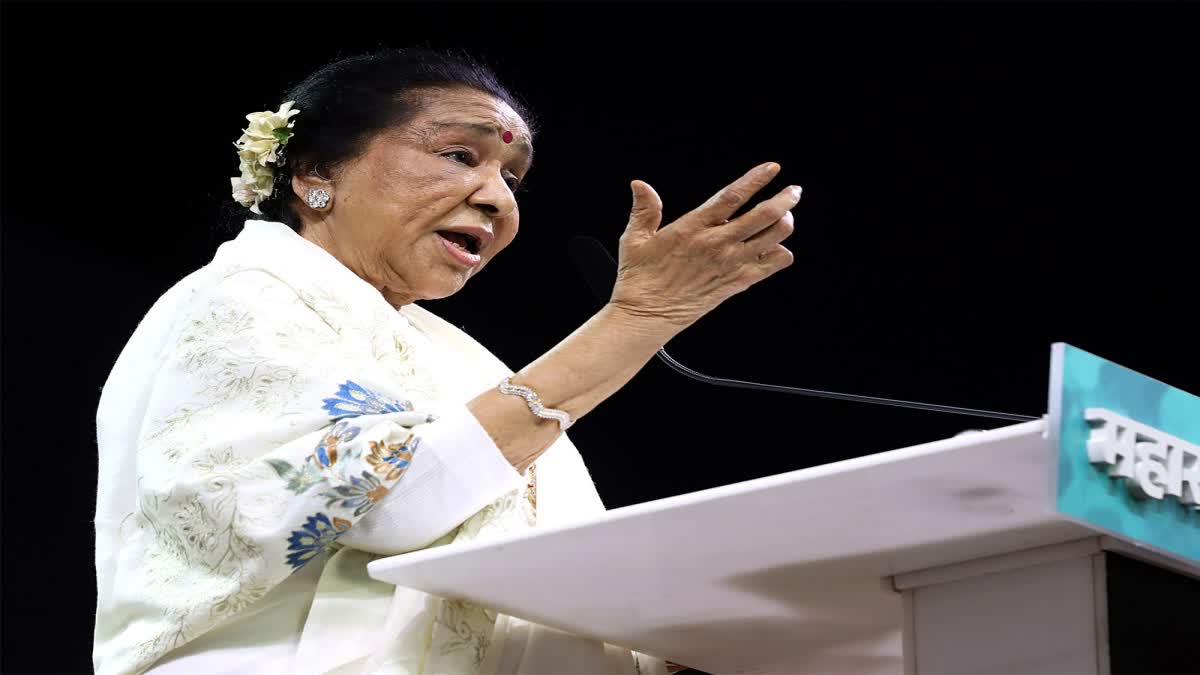 singer Asha Bhosle