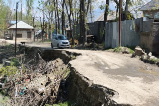 گنڈی پورہ کی سال 2025 کے سیلاب سےمتاثر سڑکیں ابھی تک بحال نہیں ہو سکی