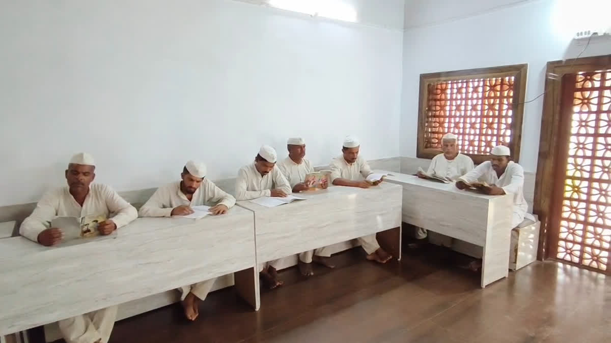 Inmates of Chhindwara District Jail in Madhya Pradesh have proved that confinement cannot diminish the quest for knowledge. The inmates have appeared for several exams including professional ones and have excelled in them.