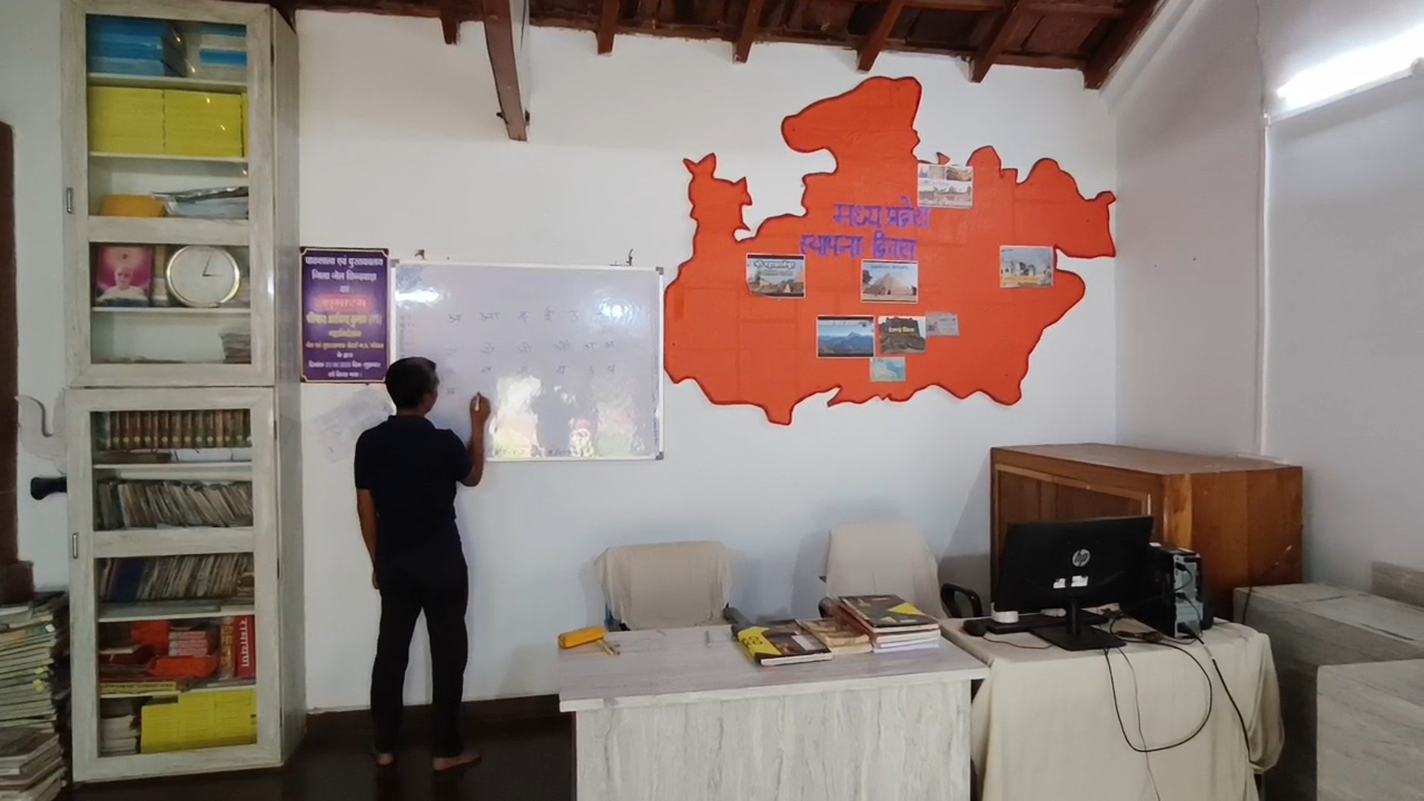 Inmates of Chhindwara District Jail in Madhya Pradesh have proved that confinement cannot diminish the quest for knowledge. The inmates have appeared for several exams including professional ones and have excelled in them.