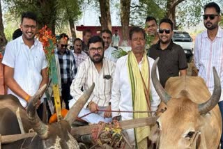 Chhindwara Sansad Vivek Bunty Sahu in tribal village
