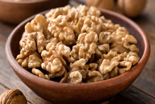 WALNUTS FOR HEART HEALTH  BENEFITS OF EATING SOAKED WALNUTS  WALNUTS FOR SKIN HEALTH  HEALTH BENEFITS OF WALNUTS