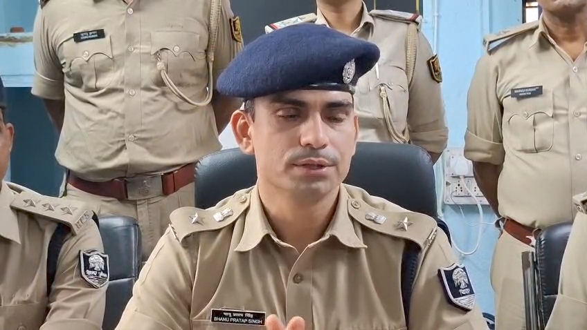 साइबर ठगों से सावधान करते पटना वेस्ट एसपी
