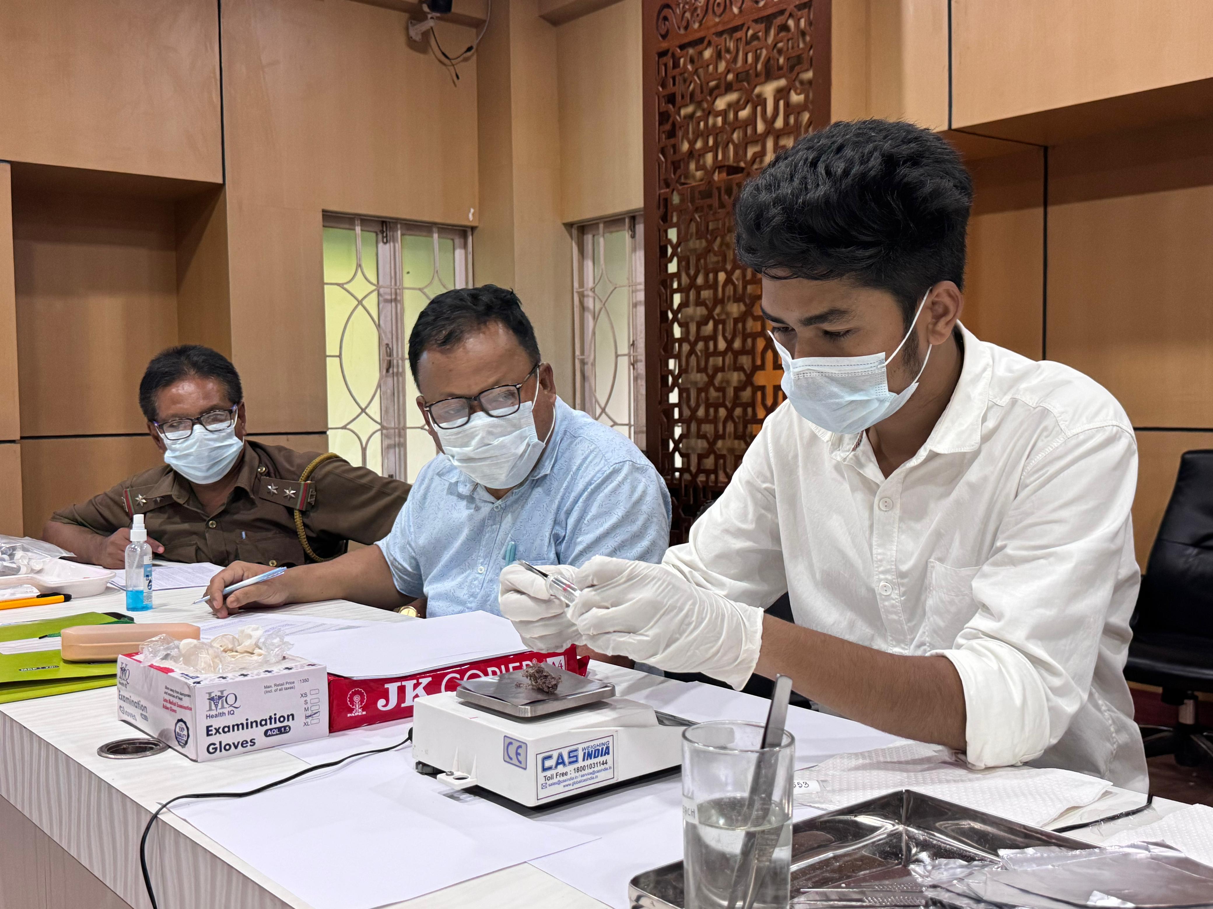 collection of rhino horn DNA samples in Kaziranga