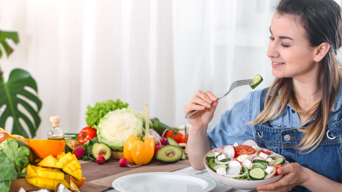 Maintaining a healthy diet is crucial for managing blood sugar levels (Representational Image)