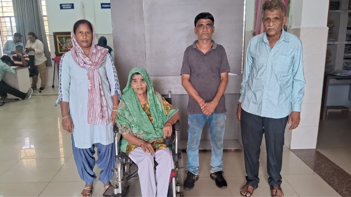 16 साल बाद भाइयों से मिलीं उमा