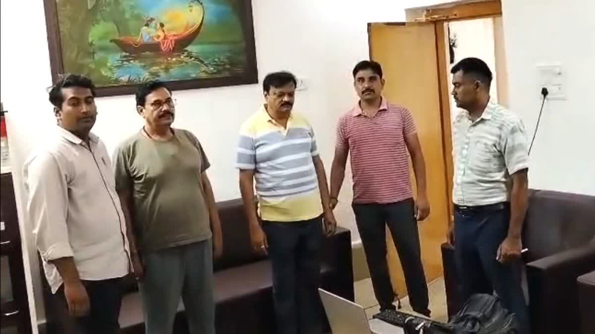 REWA PWD OFFICER TAKE BRIBE