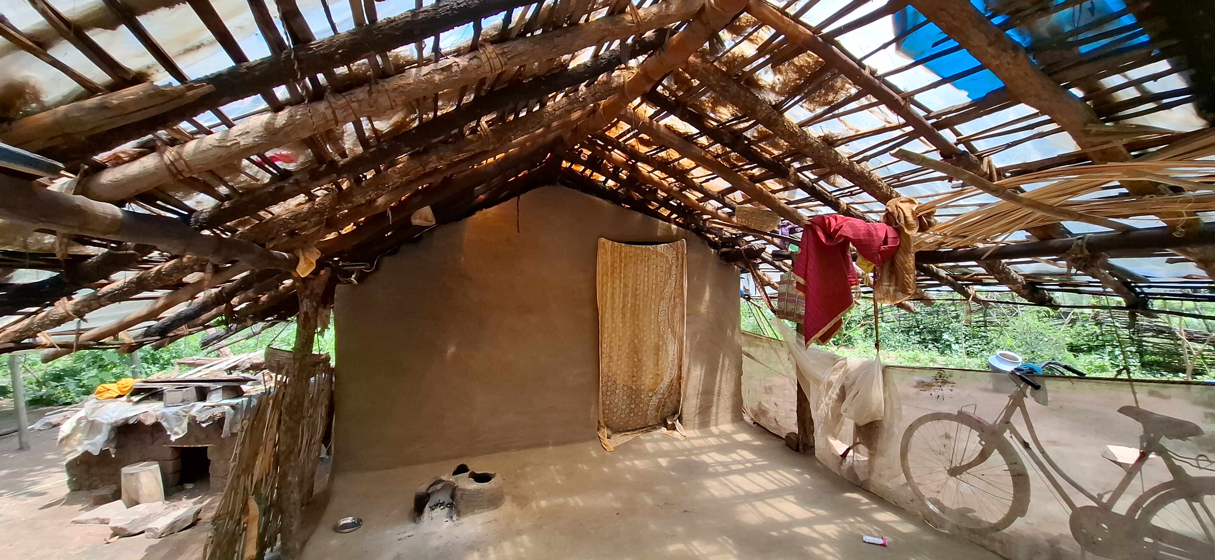 Doorless Houses Of Chhattisgarh, A Mark Of The Pardhi Tribe Of Bastar Who Fight Poverty, Displacement & Neglect