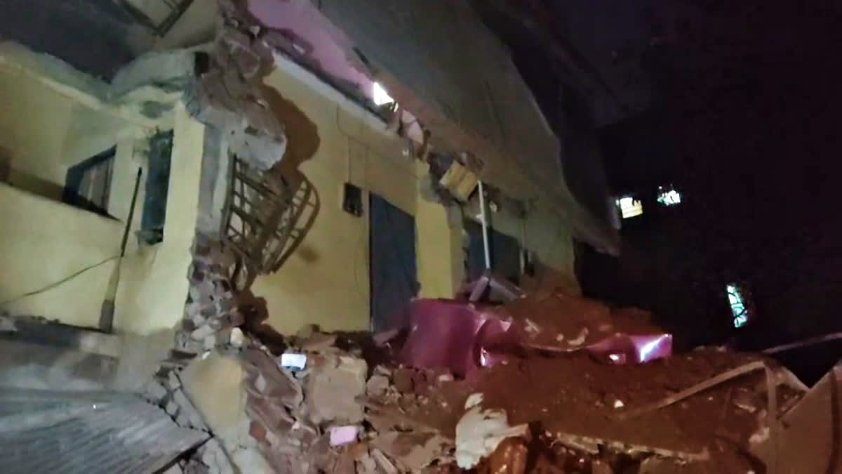 upper portion collapse of quarter in Sector 1B of Bokaro Steel City