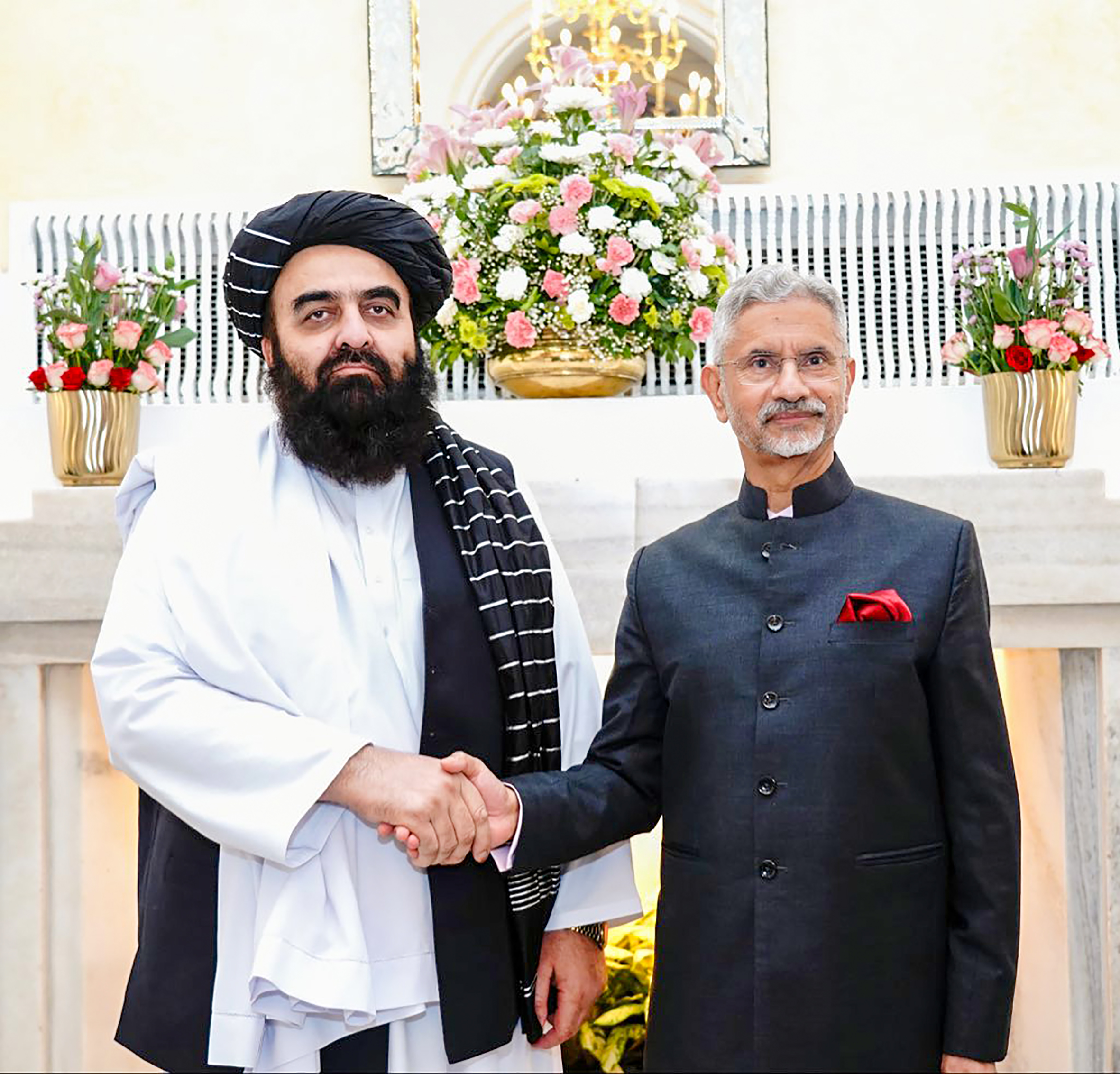 وزیر امور خارجه S. Jahishankar با امیر خان موتتاقی ، وزیر امور خارجه افغانستان در دهلی نو ، جمعه ، 10 اکتبر 2025 ، ملاقات می کند.
