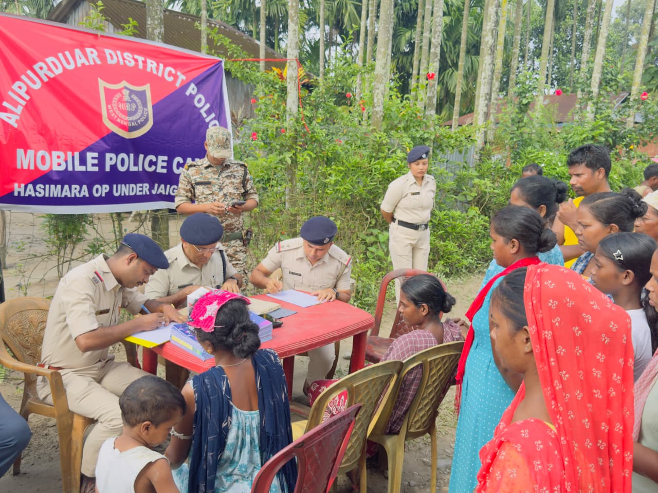 ‘Mobile Police Camps’ Help Flood Victims File Complaints For Lost Documents, Valuables In North Bengal