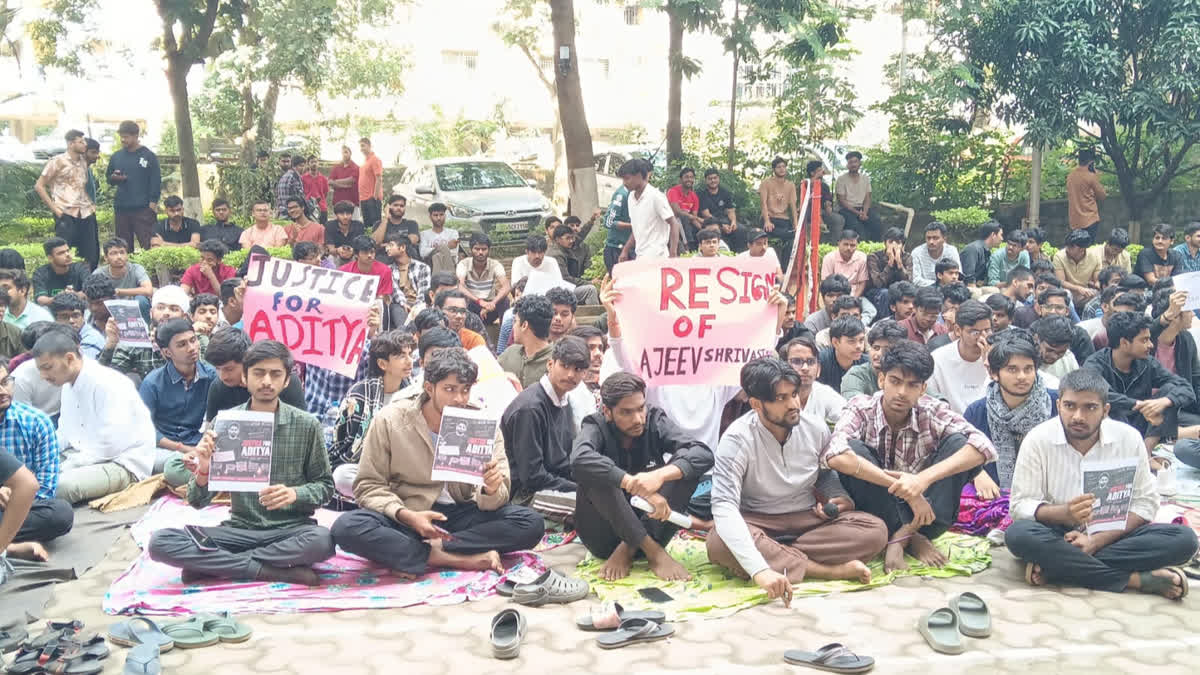 IIIT रांची में छात्र की मौत के बाद हंगामा, रातभर धरने पर बैठे विद्यार्थी,  रोड जाम