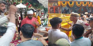 नवरात्र के पहले दिन कालकाजी मंदिर में उमड़े माता के भक्त