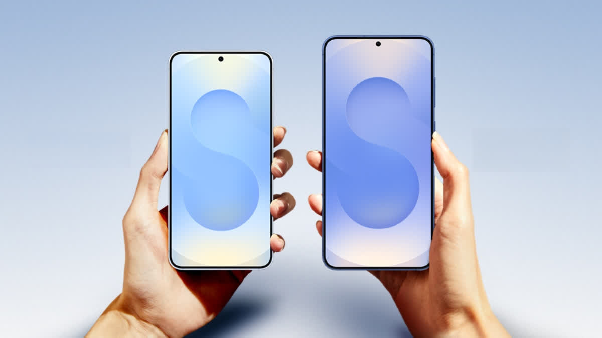 This image is of the Galaxy S25 on the left and the Galaxy S25 Plus on the right.