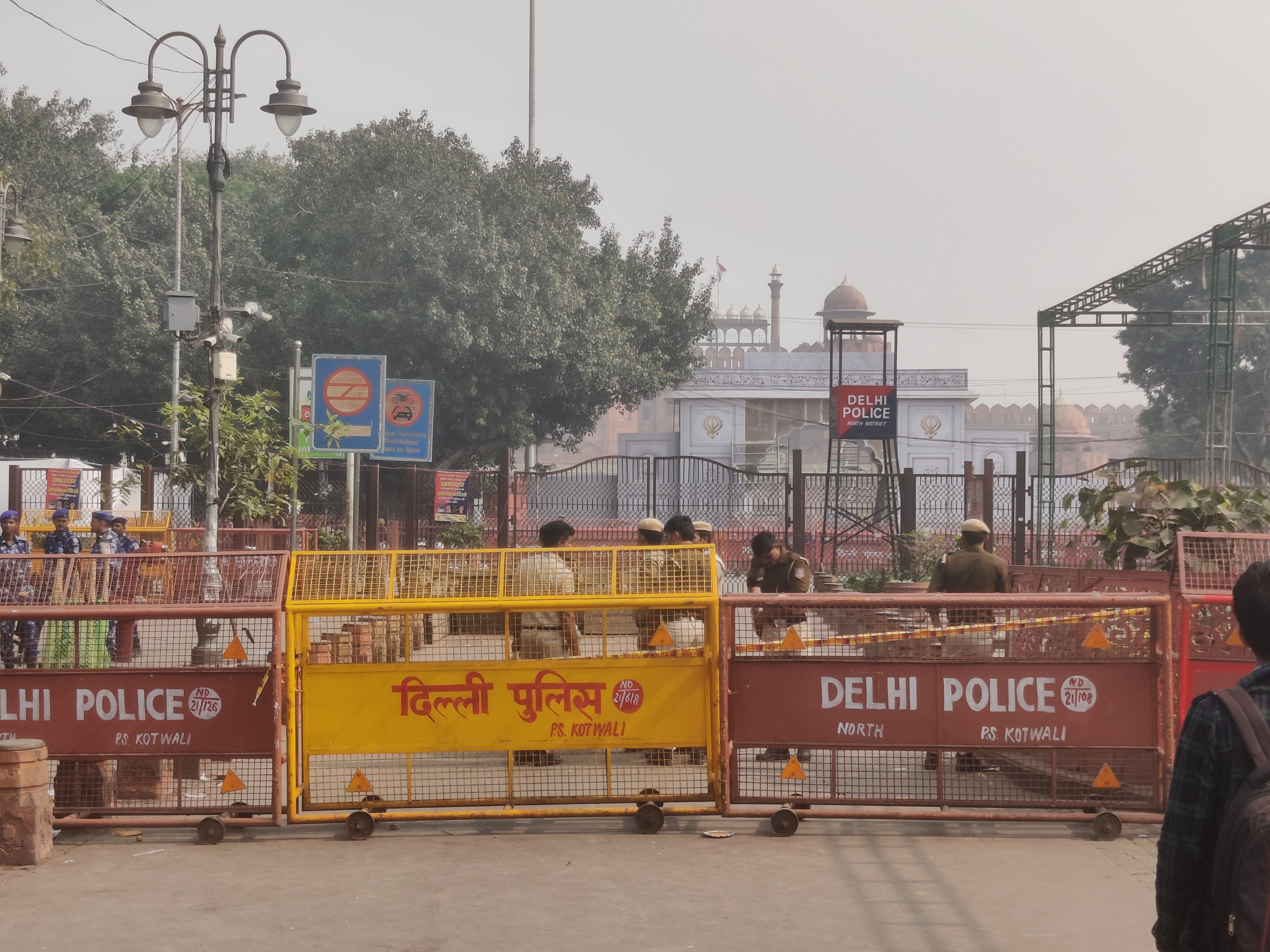 लाल किले के पास हुए धमाके के बाद, अगले दिन की तस्वीर