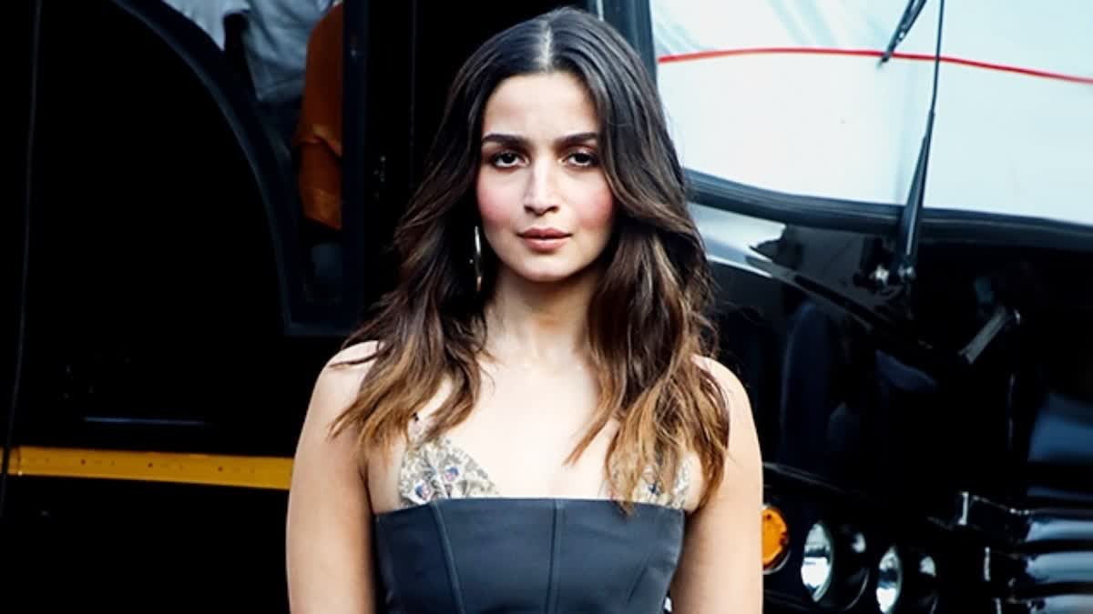 alia-bhatt-honoured-at-red-sea-film-festival-responds-to-pakistani-fans-question-on-visit-the-country