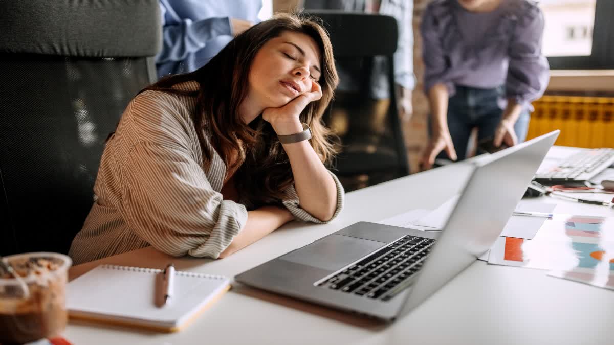 HOW HARMFUL IS TOO MUCH SITTING  SIDE EFFECT OF TOO MUCH SITTING  SITTING TOO MUCH RAISES HEART RISK
