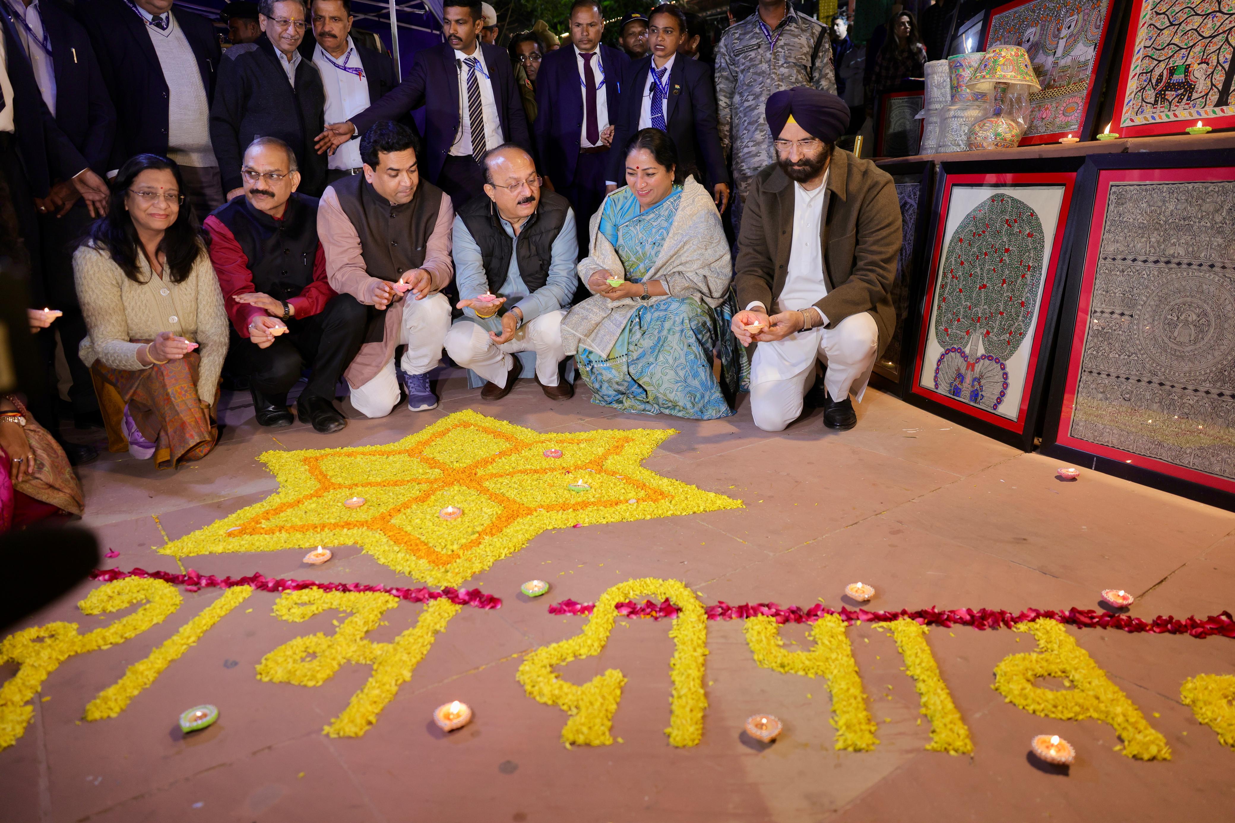 दिल्ली हाट में मना दिवाली का जश्न