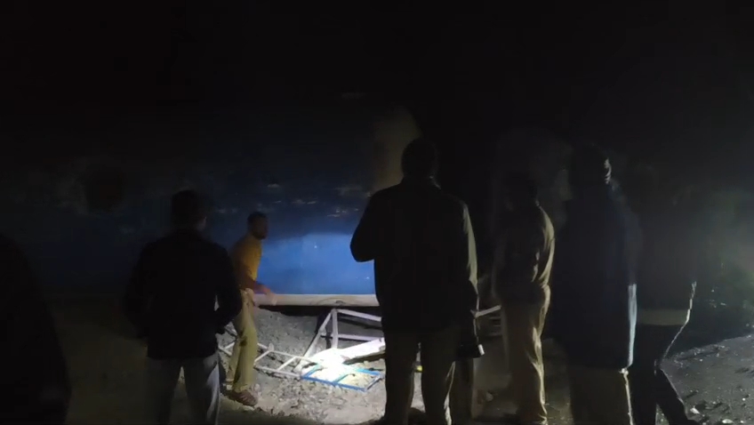 Gas leak fear grips as LPG gas tanker overturns near Banjarighati of Kalahandi