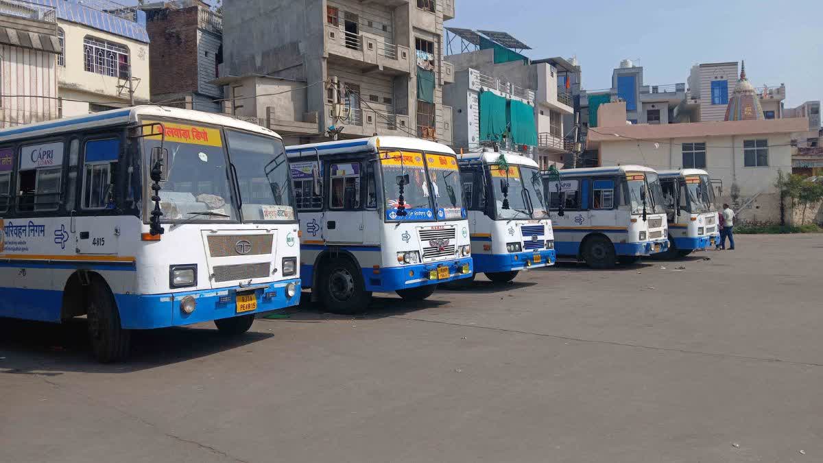 बसों की कमी के आगे जनता बेबस