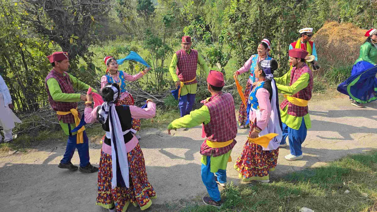 HOLI SONGS OF SALT