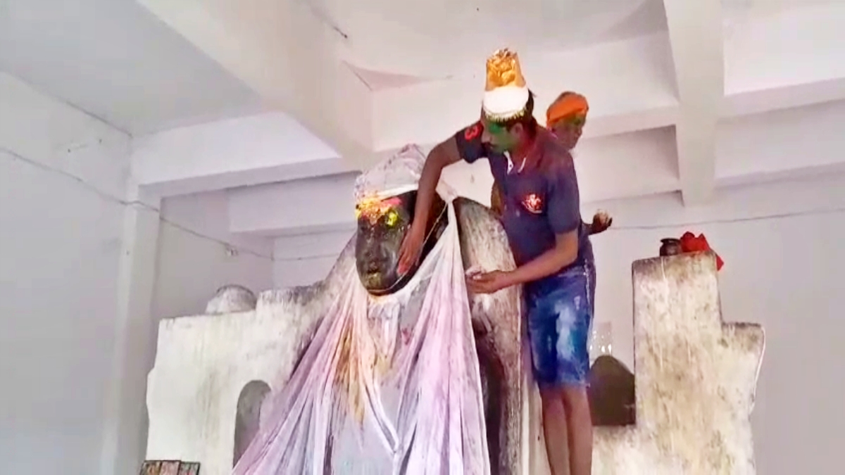 This Bihar Village Starts And Ends Holi By Celebrating With Lord Buddha
