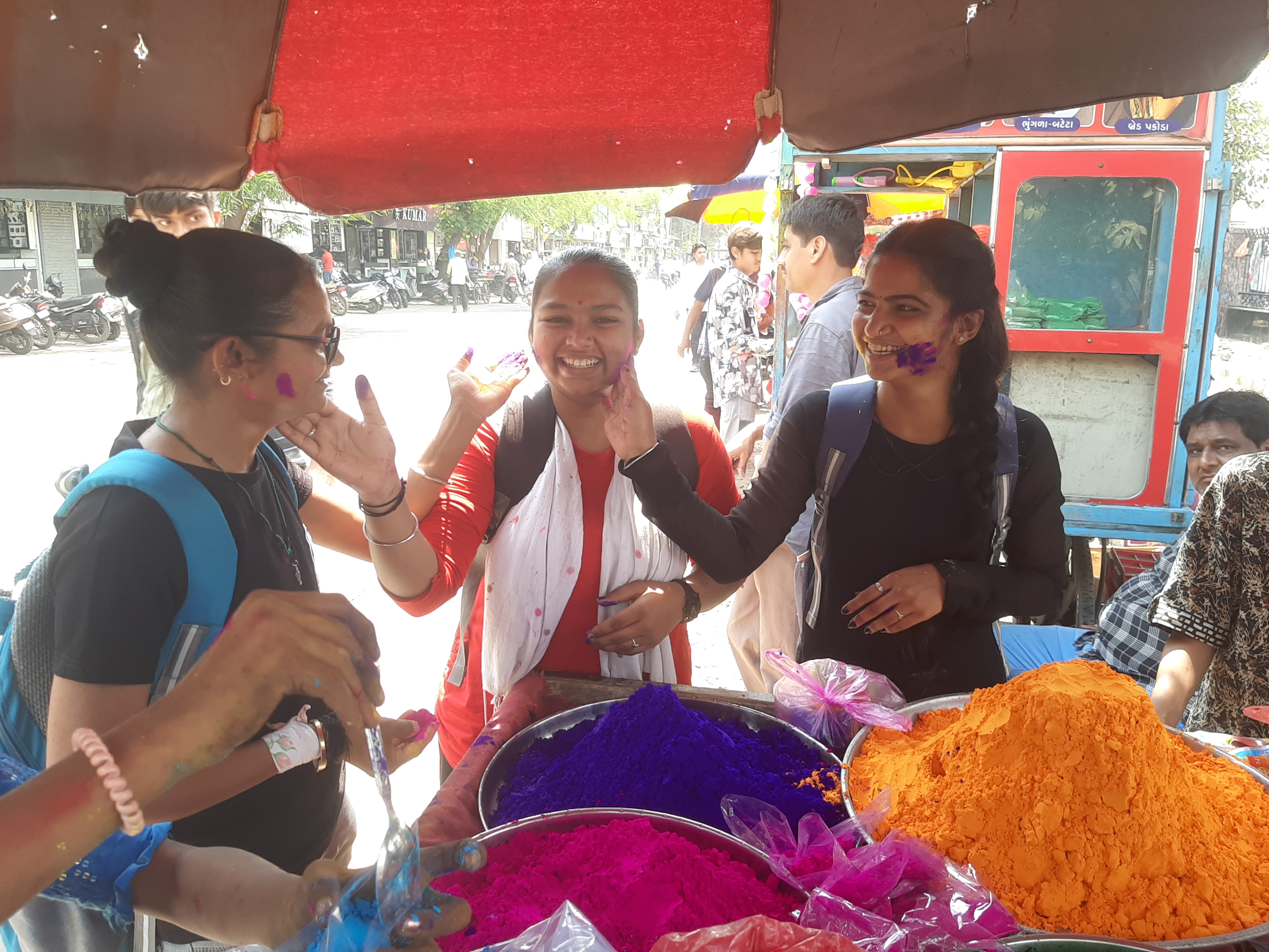 ખજૂર ધાણી દાળિયા રંગ પિચકારી બધામાં વધારો