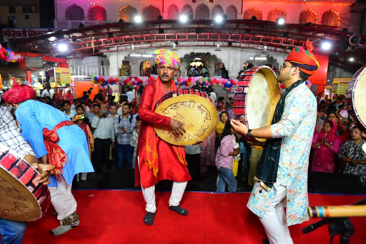 Artists playing Dhap at Moti Dungar Ganesh Temple
