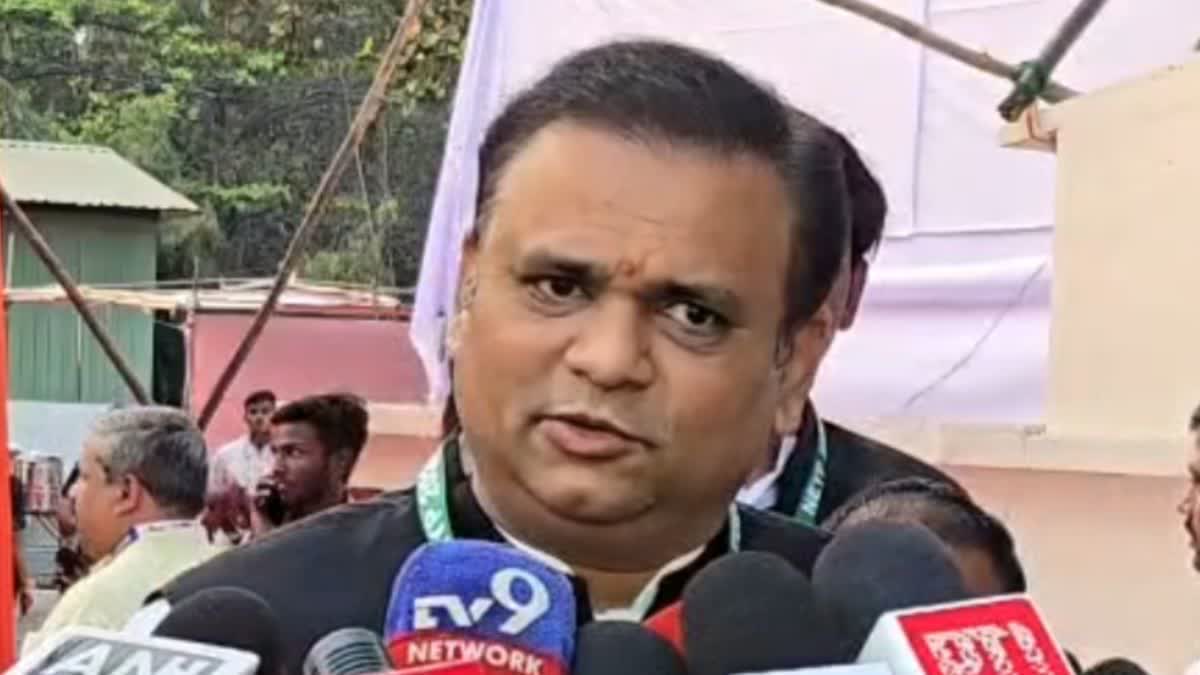 'राज्यपालांनी मराठी शिकावं', मुनगंटीवार कडाडले; खासगी विधेयकावरून वाद, विधानसभा अध्यक्ष नार्वेकर यांनी ठेवलं नियमावर बोट