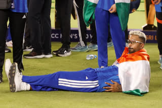 தேசிய கொடியை அணிந்த படி ஹர்திக் பாண்டியா