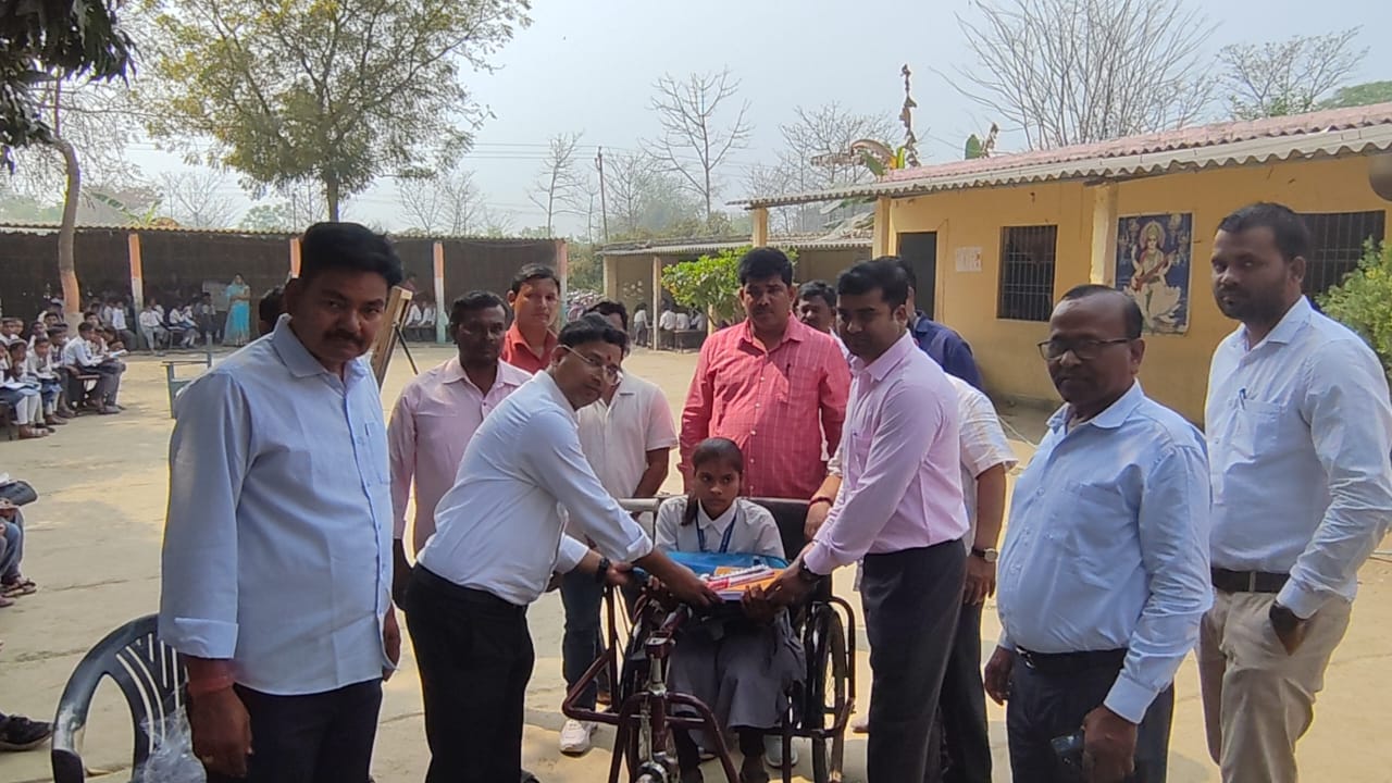 Divyang Student Soni gets tricycle
