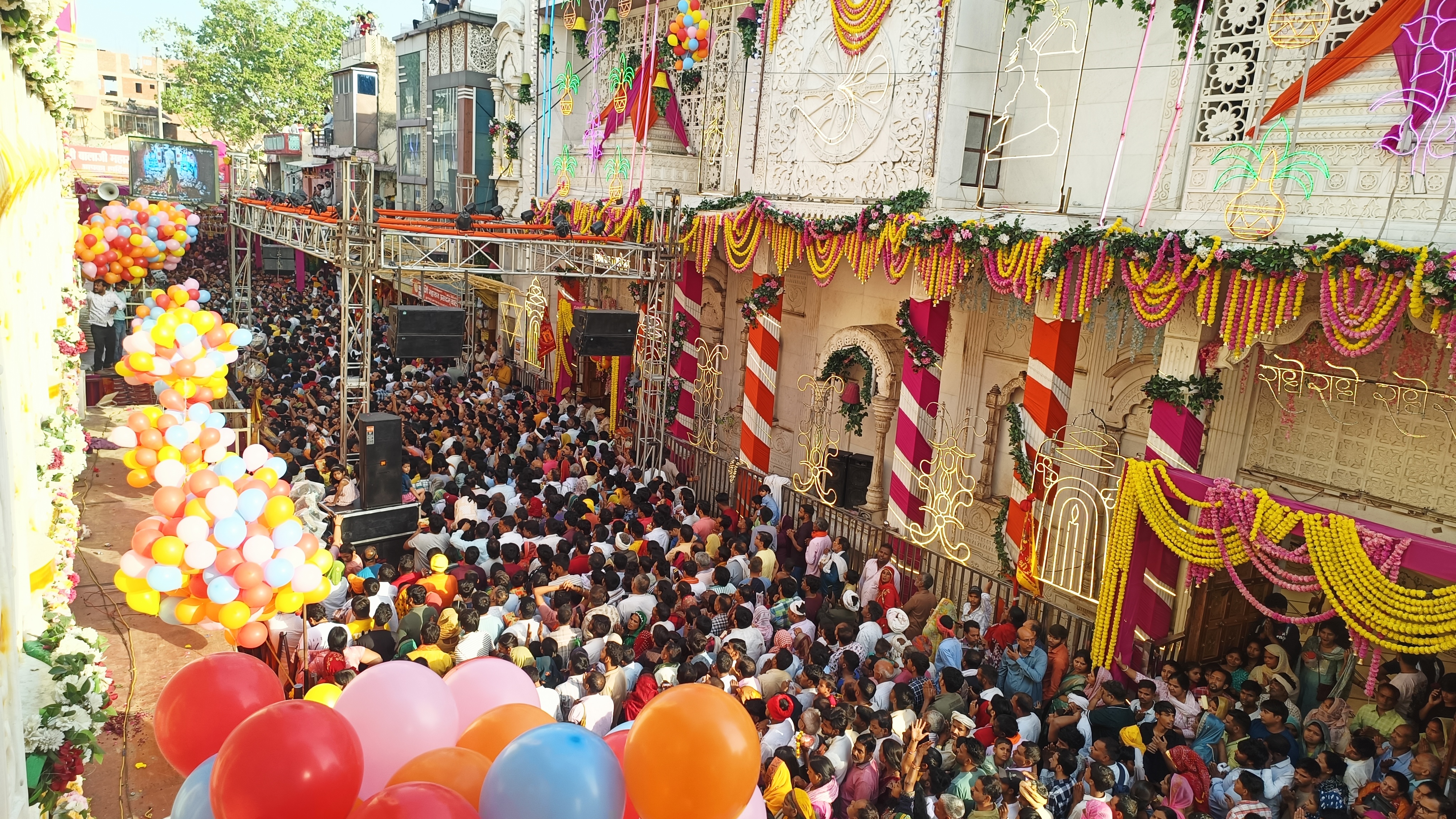 Crowd of devotees in Mehndipur Balaji