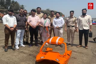 नागाव समुद्रकिनाऱ्यावर रोबो रक्षक