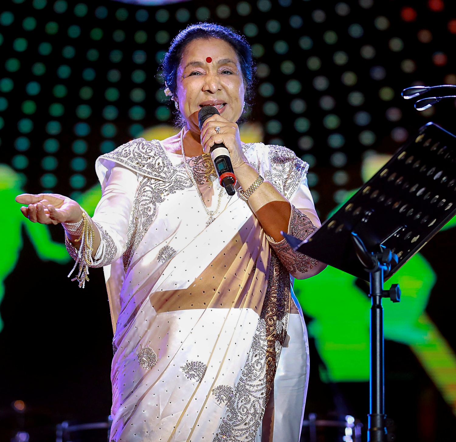 Jaiye Aap Kahan Jayenge Remembering Asha Bhosle The Melody That Refused To Fade