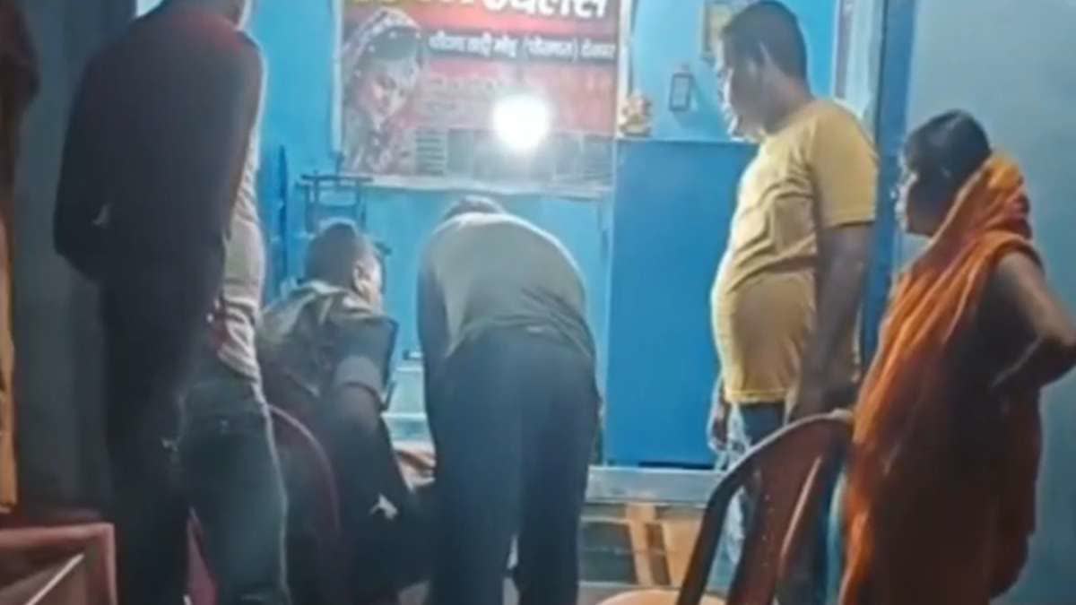 jewellery-shop-robbed-of-lakhs-rupees-in-deoghar